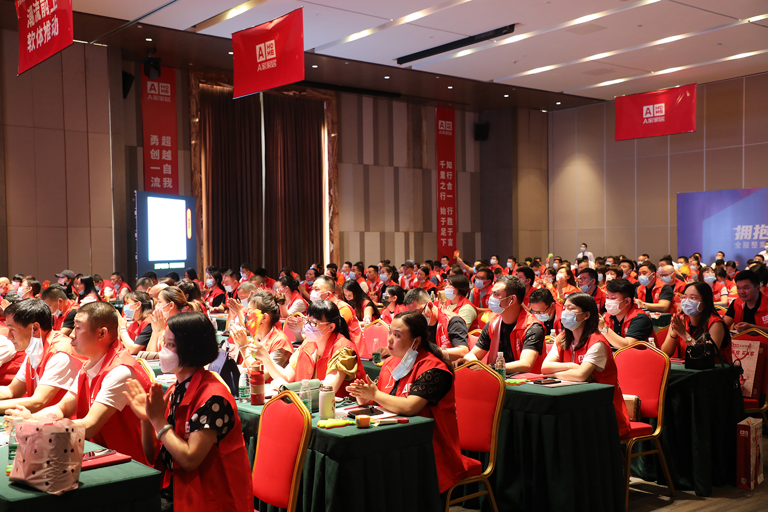 1658496980312618.jpg 掌聲.jpg